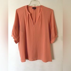 🌸Women’s top, light fabric,  color is sherbet, half sleeve